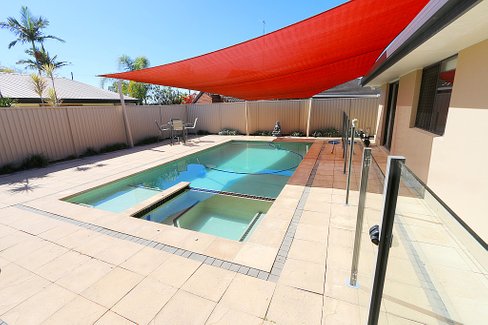 13 Mingaletta Drive, ASHMORE QLD 4214