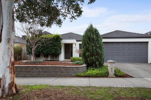 13 Montsalvat Street Doreen 3754