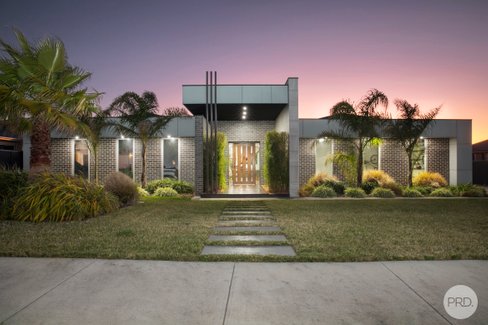 13 Monument Boulevard, CARDIGAN VIC 3352
