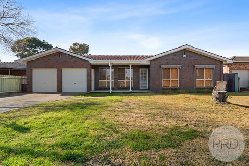 13 Myall Crescent, LAKE ALBERT NSW 2650