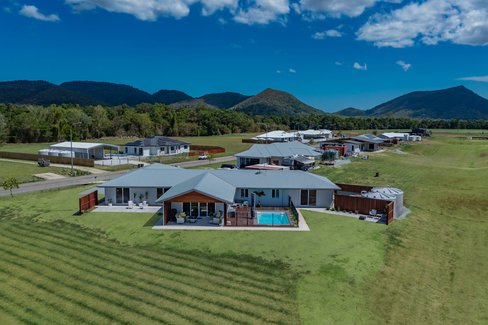 13 Nina Street, CANNON VALLEY QLD 4800