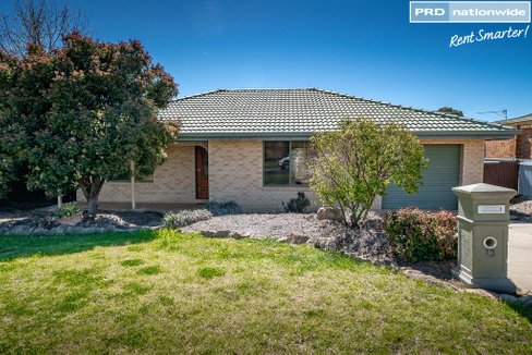 13 Oleander Crescent, LAKE ALBERT NSW 2650