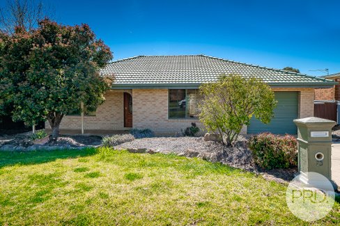 13 Oleander Crescent, LAKE ALBERT NSW 2650