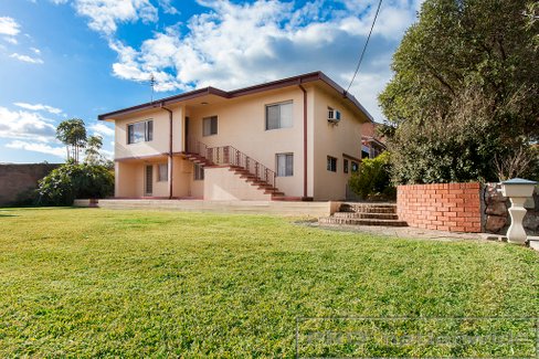 13 Sturt Street, EAST MAITLAND NSW 2323