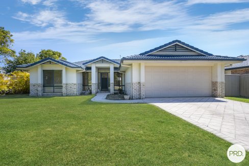 13 Suffolk Parade, POTTSVILLE NSW 2489