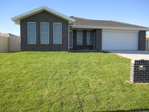13 Tulipwood Crescent, TAMWORTH NSW 2340