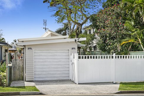 13 Twenty Fourth Avenue, Palm Beach QLD 4221