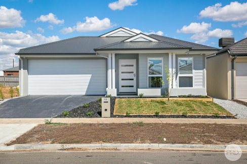 13 Vivid Street, WINTER VALLEY VIC 3358