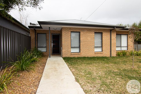 1/303 Warrenheip Street, BUNINYONG VIC 3357