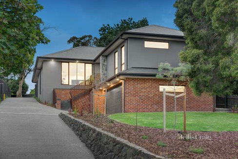 1 31 Livingstone Road Eltham 3095