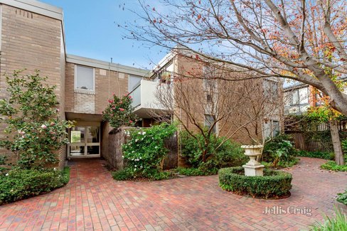 13 11 Grandview Grove Hawthorn East 3123