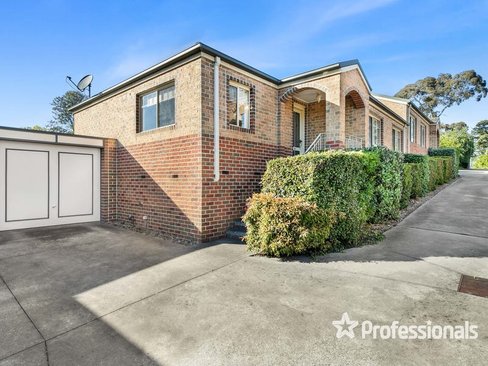 13 15 Cambridge Road Mooroolbark 3138