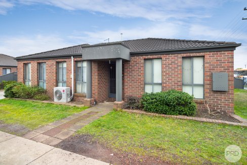 1/343 Gillies St North, WENDOUREE VIC 3355