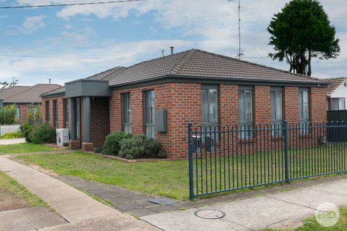 1/343 Gillies Street North, WENDOUREE VIC 3355