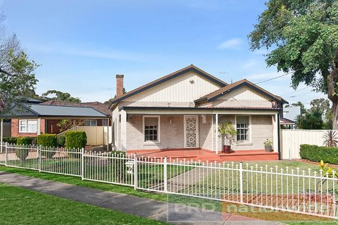 135 Tompson Road, PANANIA NSW 2213