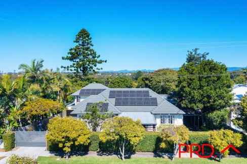 136 Johnston Street, SOUTHPORT QLD 4215
