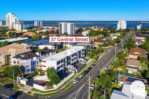 1/37 Central Street, LABRADOR QLD 4215