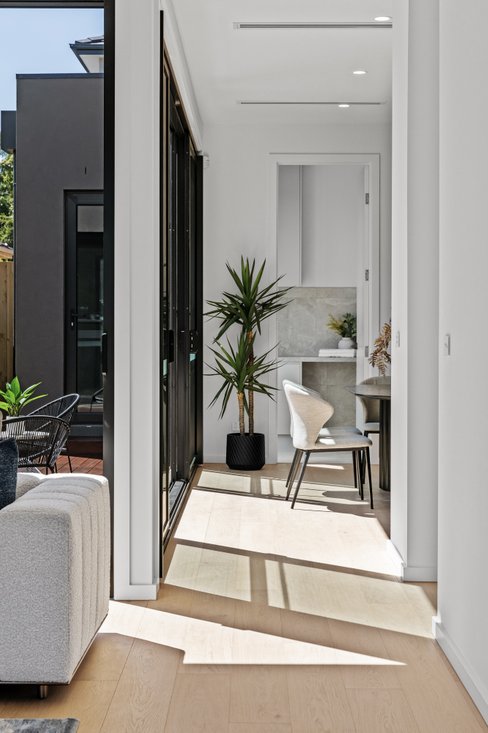 1 37 Larch Crescent  Mount Waverley 3149
