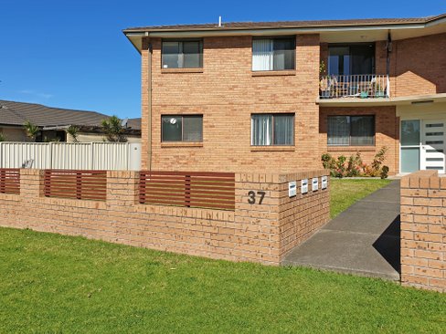 1/37 Robert Ave, BARRACK HEIGHTS NSW 2528