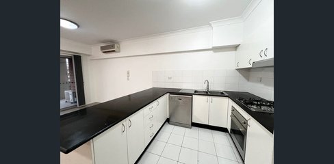 13/8-10 Lachlan Street, LIVERPOOL
