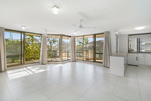 1/38 Marine Parade, COOLANGATTA QLD 4225