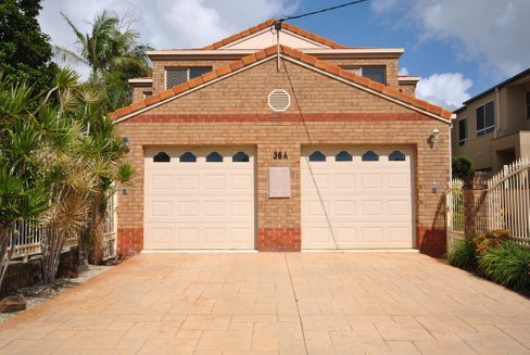 1/38A Middle Street, LABRADOR QLD 4215