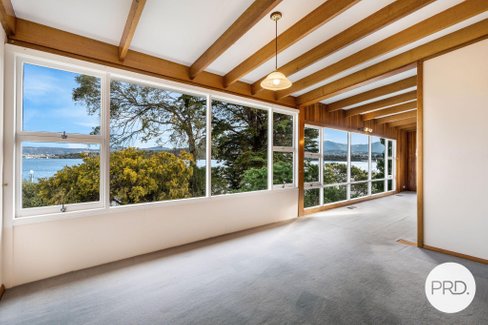 139 Derwent Avenue, LINDISFARNE TAS 7015