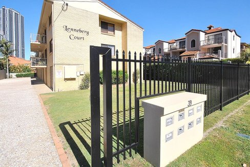1/39 Lenneberg Street, SOUTHPORT QLD 4215