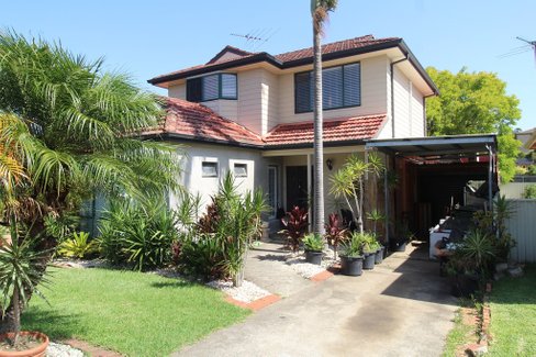 13a BUNGALOW Road, ROSELANDS NSW 2196