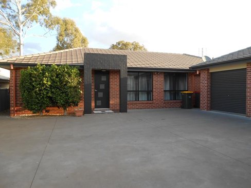 13a Robert Street, TAMWORTH NSW 2340