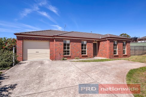 13B Clayton Park Drive, CANADIAN VIC 3350