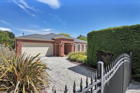 14 Bald Hills Road, CRESWICK VIC 3363
