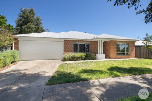 14 Bennett Street, CANADIAN VIC 3350