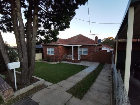 14 Berring Avenue, ROSELANDS NSW 2196