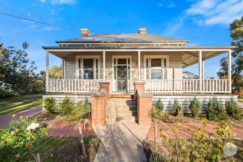 14 Brown Street, LONG GULLY VIC 3550