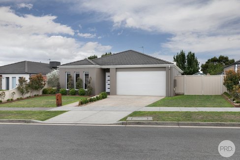 14 Canadian Crescent, CANADIAN VIC 3350