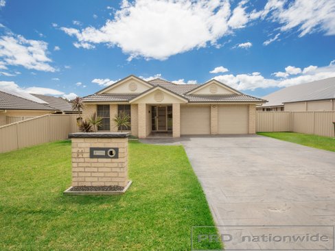 14 Centre Street, GRETA NSW 2334
