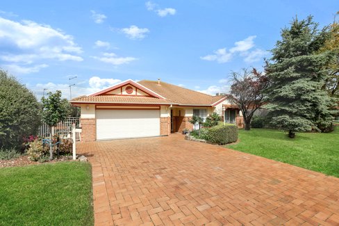 14 Charlton Place, Eastwood