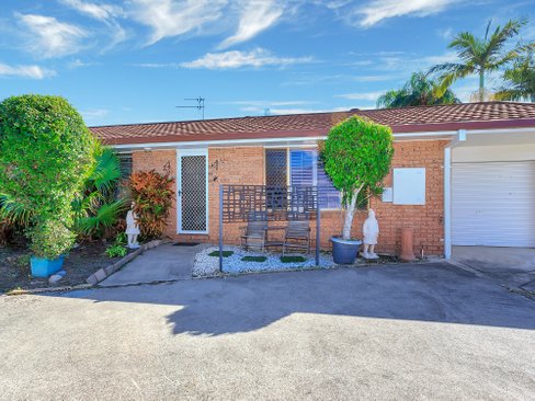 1/4 Cotinga Crescent, BURLEIGH WATERS QLD 4220