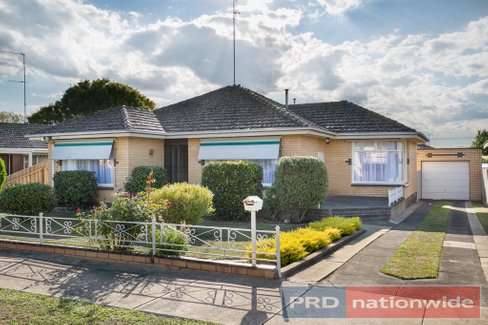 14 Elizabeth Street, WENDOUREE VIC 3355