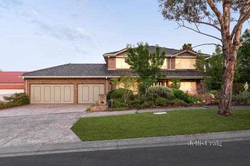 14 Erinne Court St Helena 3088