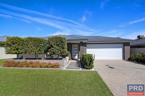 14 Felstead Circuit, THURGOONA NSW 2640