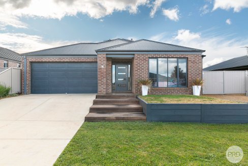 14 Gallant Way, WINTER VALLEY VIC 3358