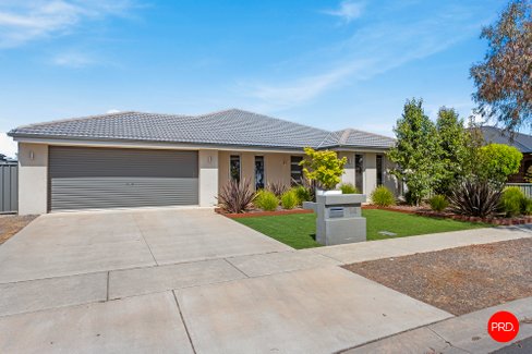 14 Greenfield Drive, EPSOM VIC 3551