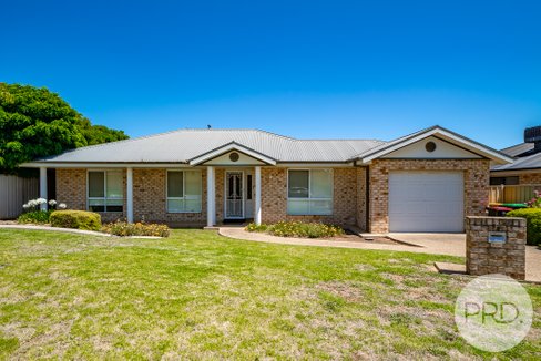 14 Illeura Road, BOURKELANDS NSW 2650