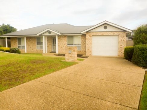 14 Illeura Road, BOURKELANDS NSW 2650