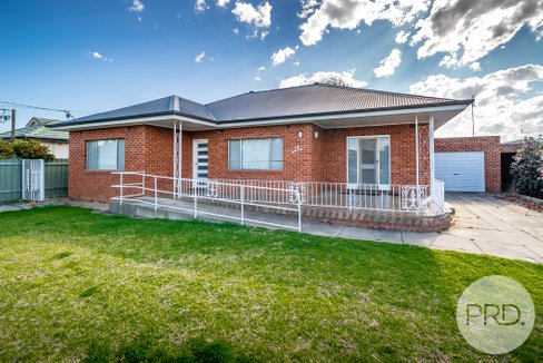 14 Inglis Street, LAKE ALBERT NSW 2650