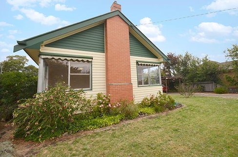 14 Lake Street Wendouree 3355