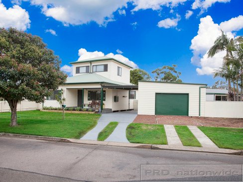 14 Lang Crescent, TARRO NSW 2322