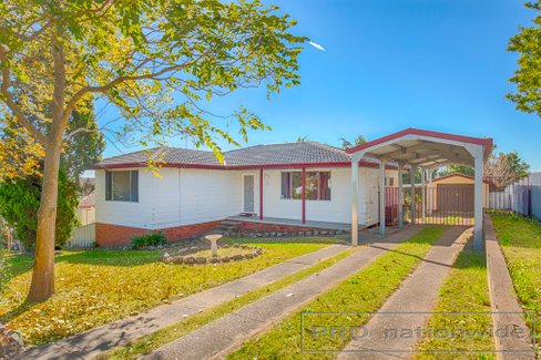 14 Logan Road, RUTHERFORD NSW 2320
